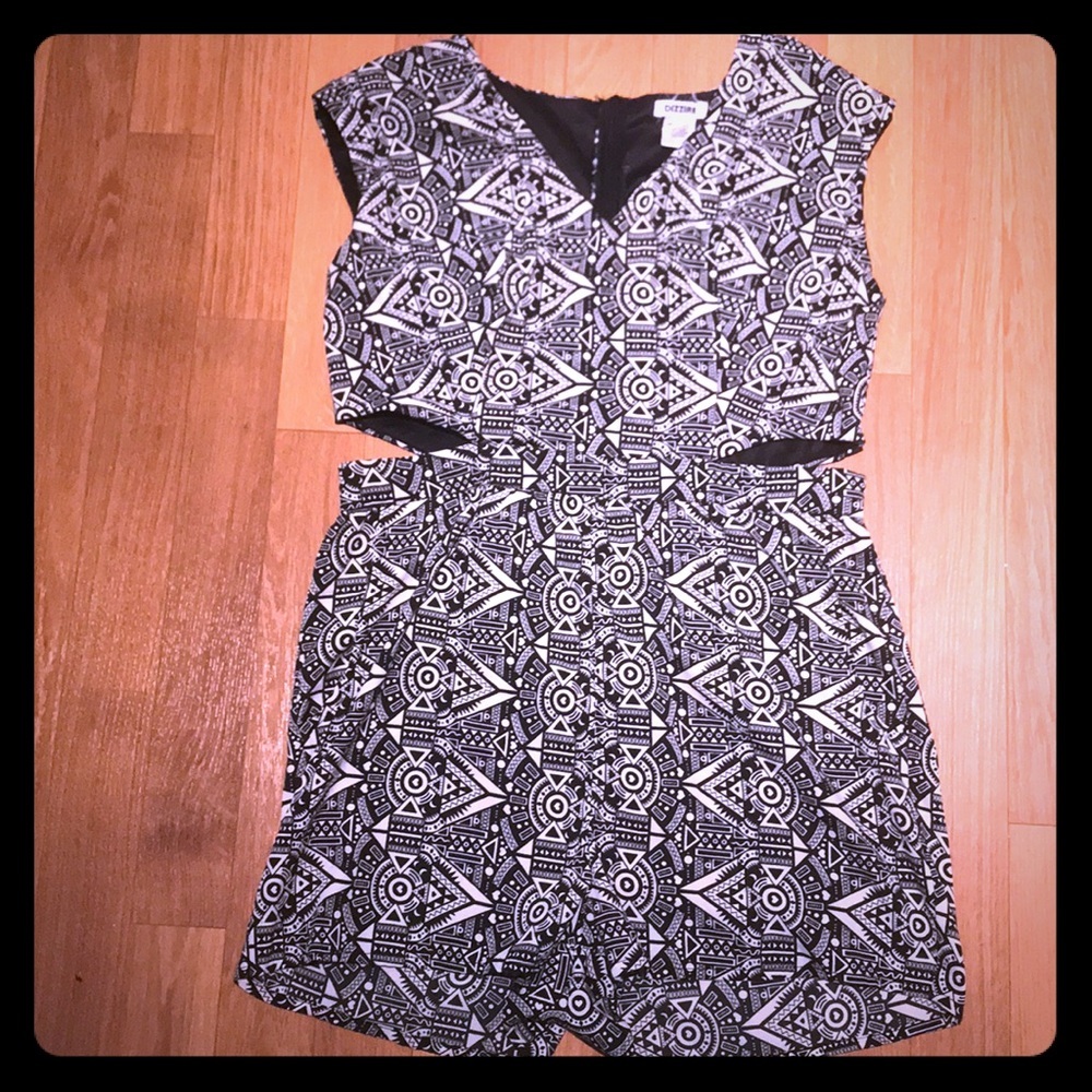Black and white print romper